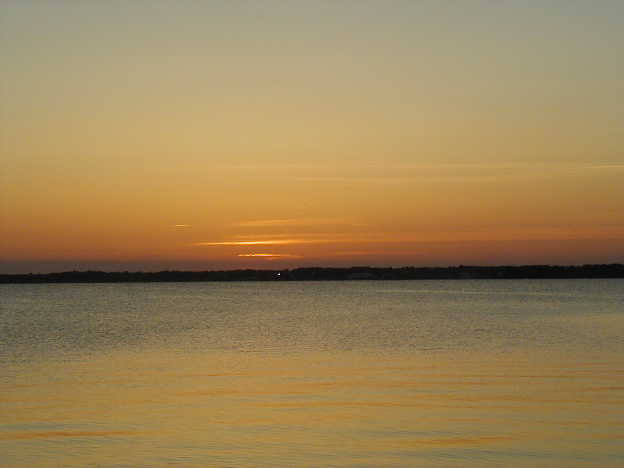 Golden-hour water / dawn sequence